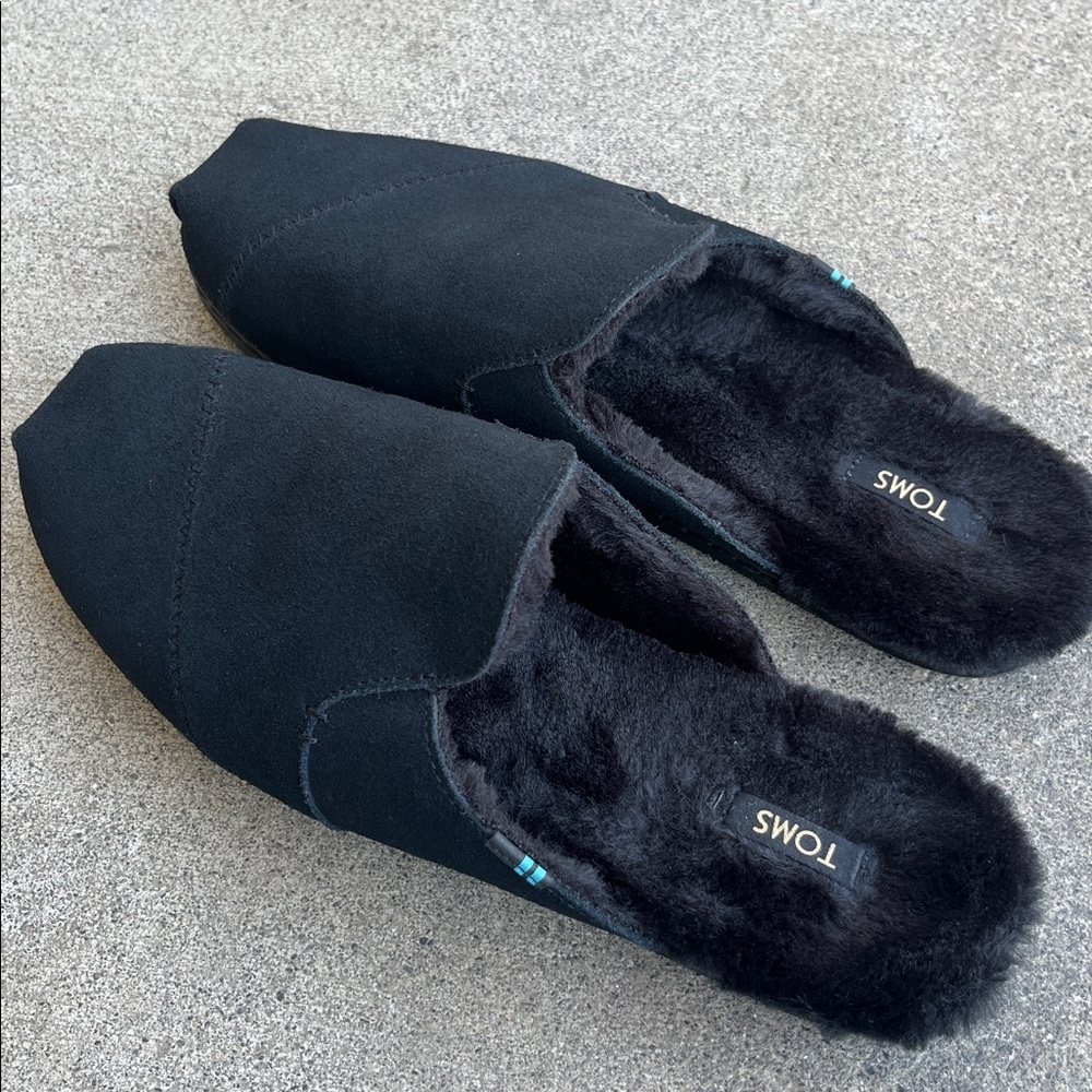 TOMS Nova Leather Wrap Mules with Faux Fur Lining NWOB Size 7*